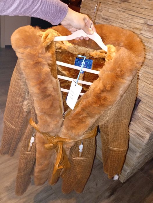 Nowy płaszcz kożuszek piękny obrony kaptur S/M