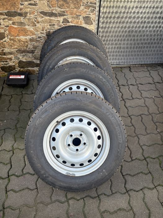 Felgi Stalowe z oponami zimowymi Nexen 215/70 r16