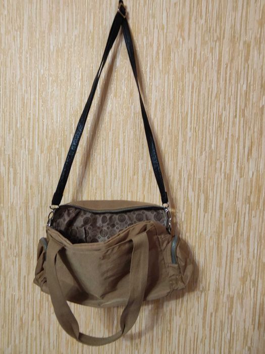 Жіноча сумка плащівка середього розміру