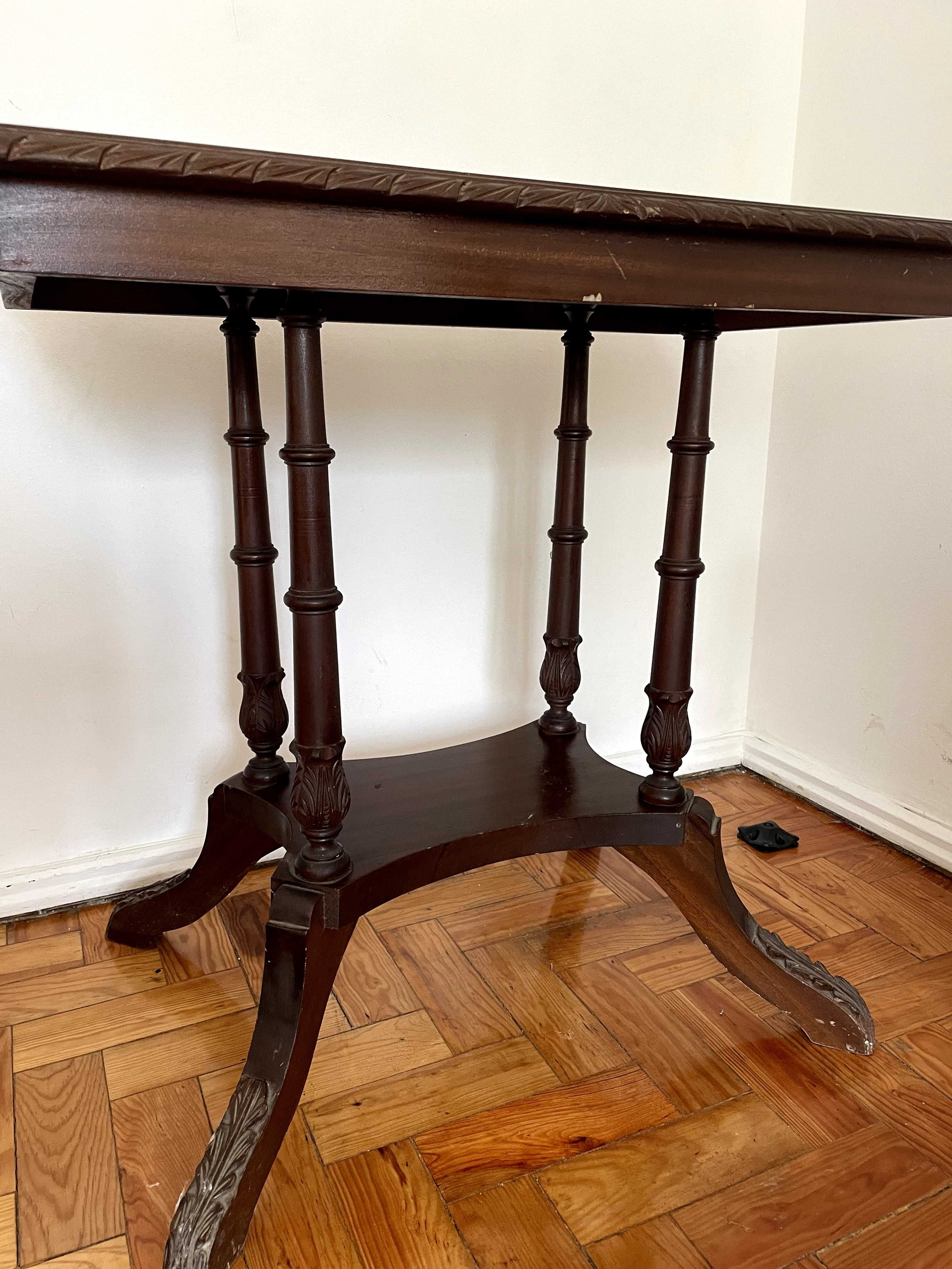 Mesa de Apoio em Madeira