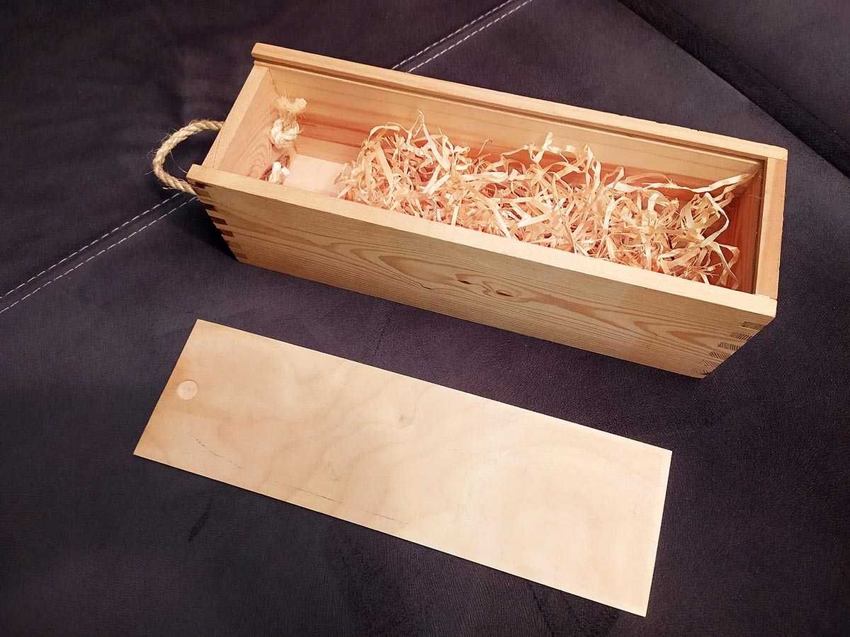 Drewniane pudełko, skrzynka z uchwytem