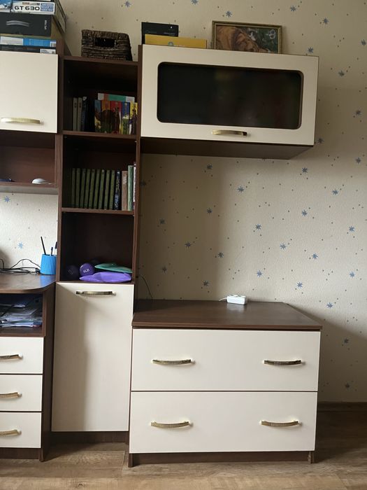 Меблі в дитячу кімнату або офіс