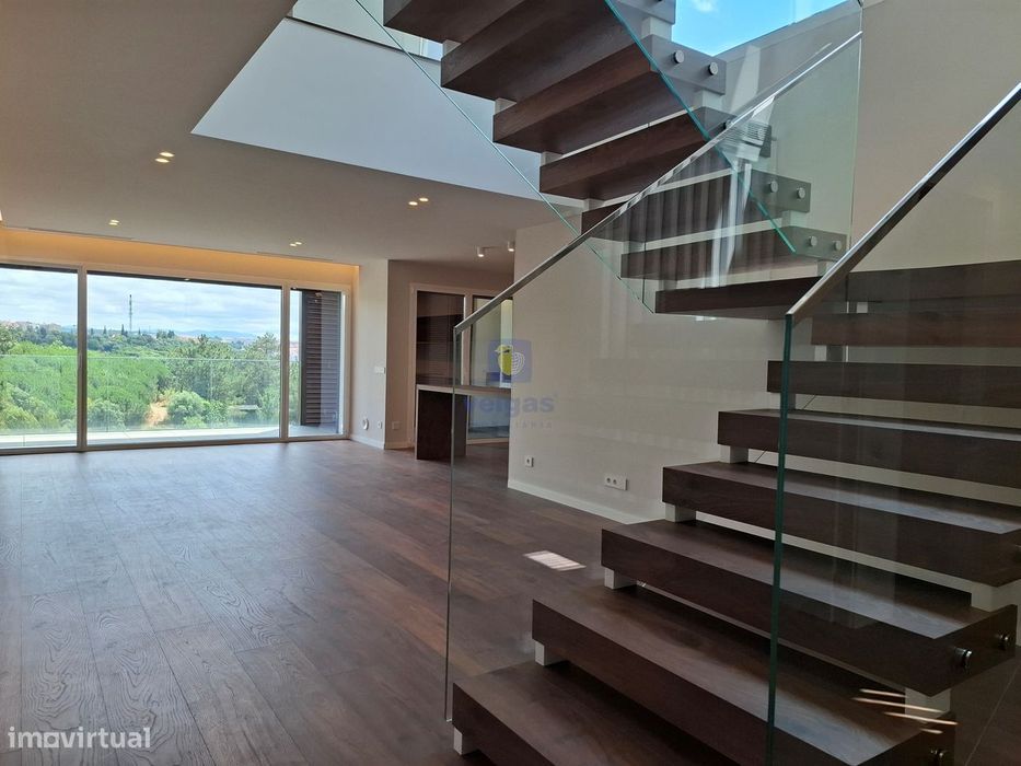 Apartamento T3 duplex penthouse com elevador, garagem até 3 carros, va