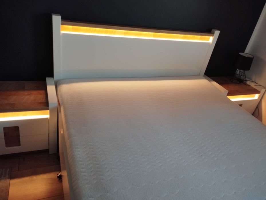 Zestaw mebli - Łóżko + Szafki (kpl)