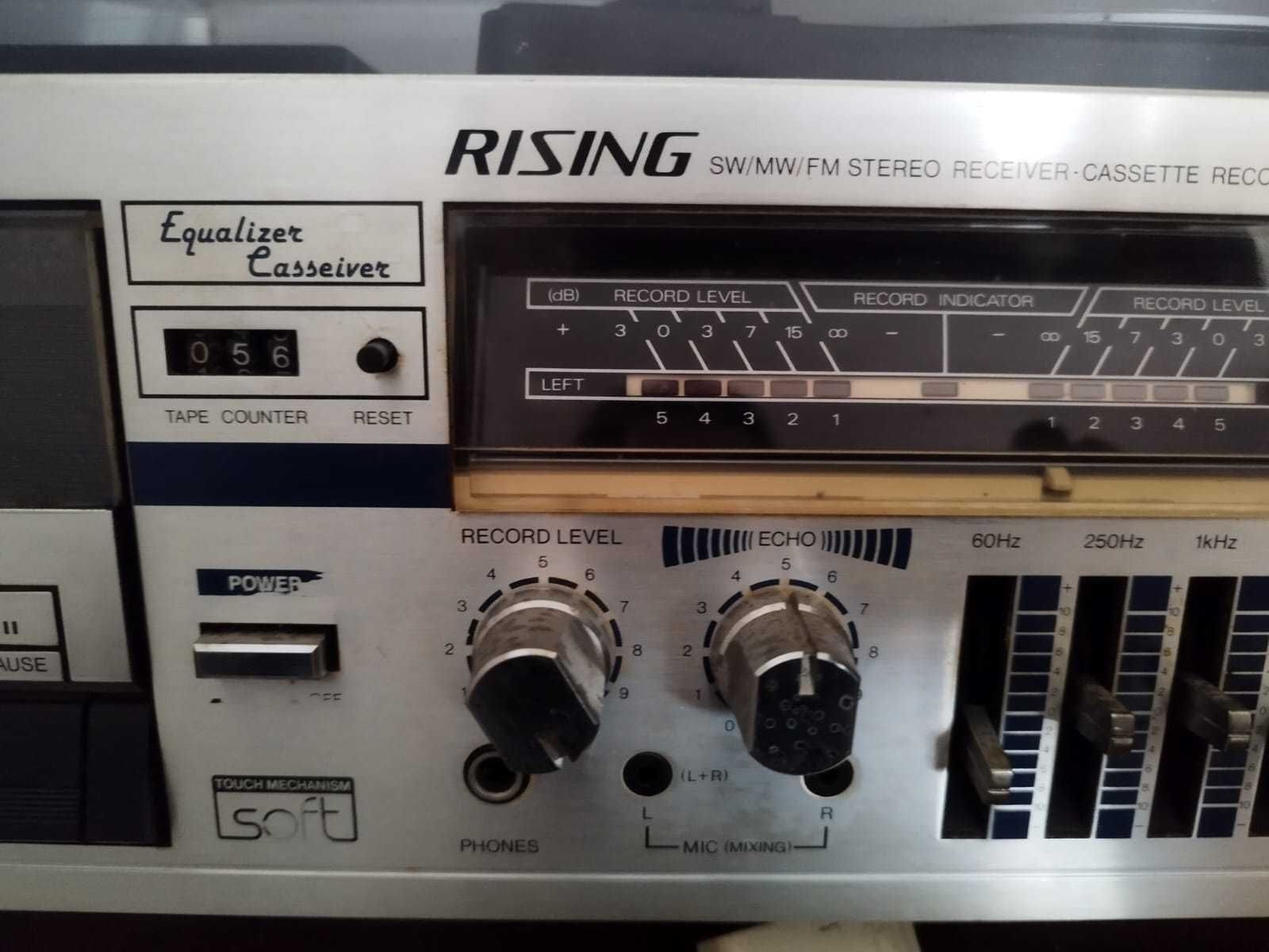 Gira discos Rising com as respetivas colunas