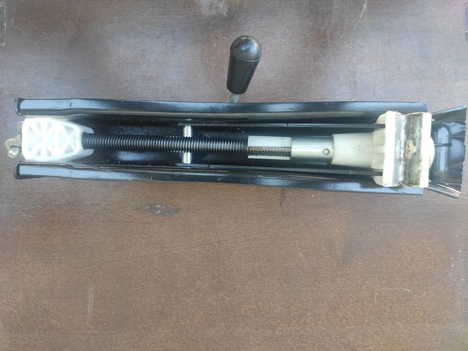 Домкрат VAG оригинал 1S0 011 031