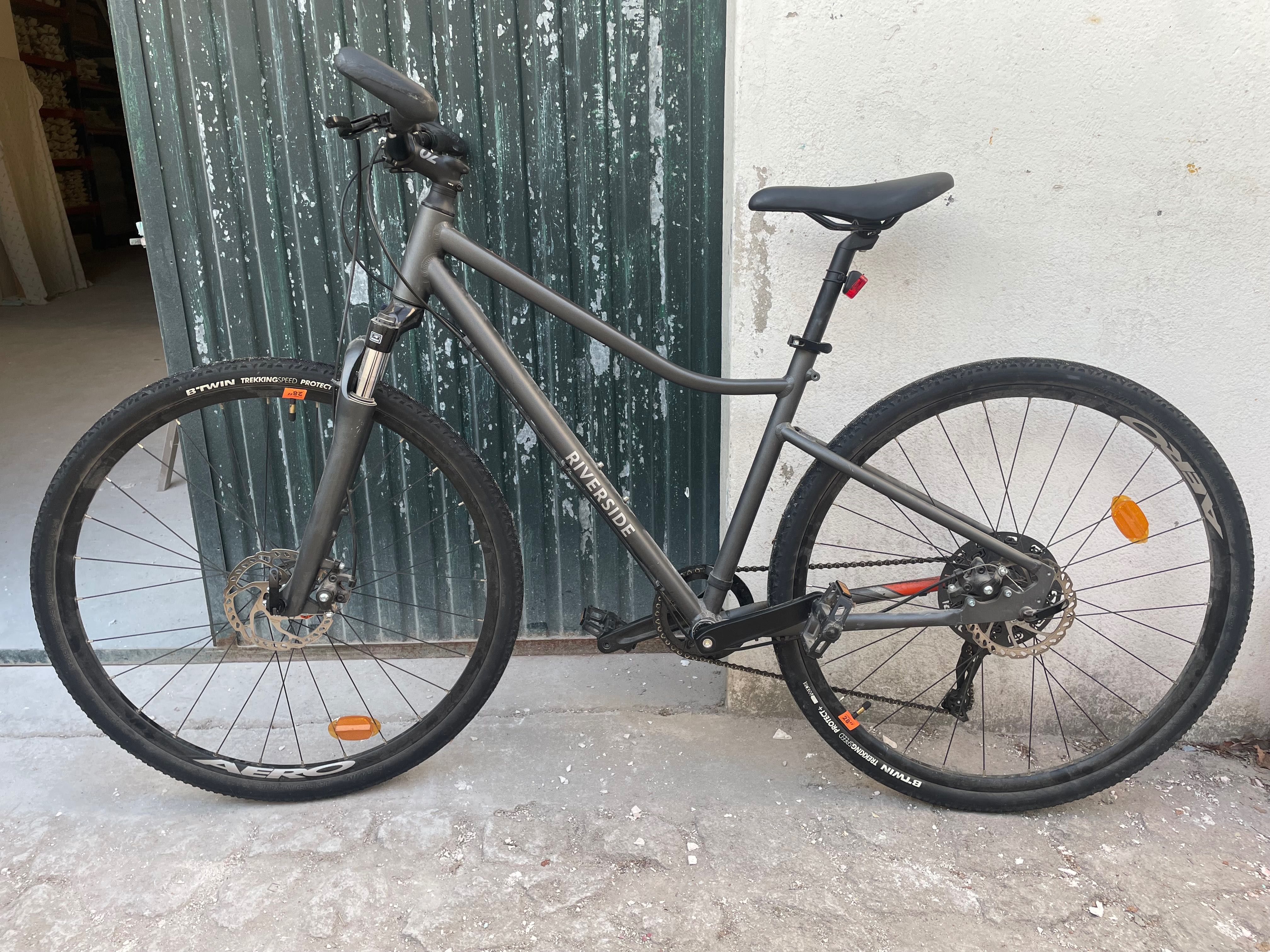Bicicleta Riverside Trekking 700