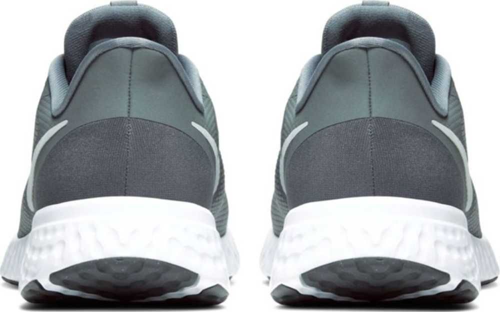 Buty męskie sportowe Nike Revolution 5: różne rozmiary