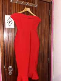 Vestido vermelho de festa elegante.