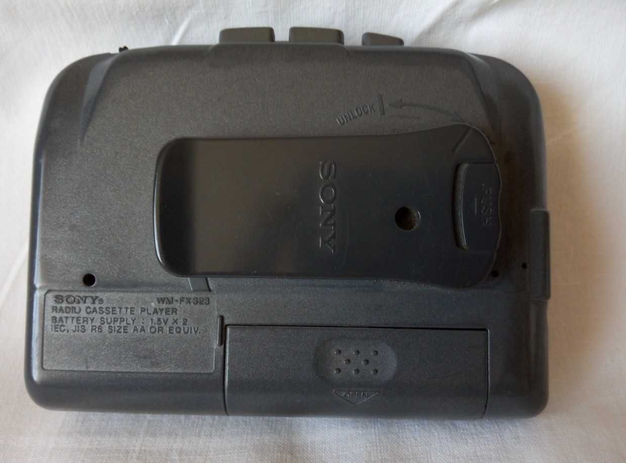 Касетний плеєр SONY WALKMAN WM-FX323