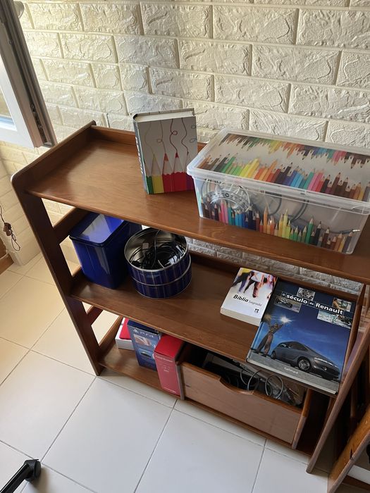 Estante em otimo estado : madeira pinho mel