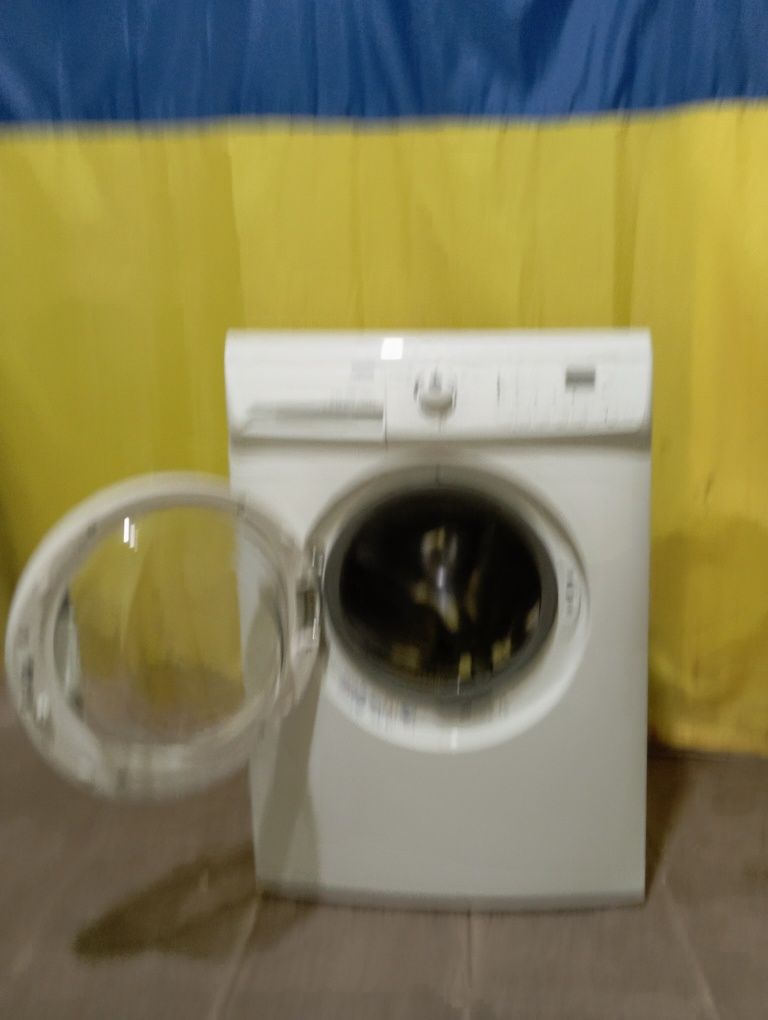 Стиральная машина Zanussi на 7 кг ZWH7120P