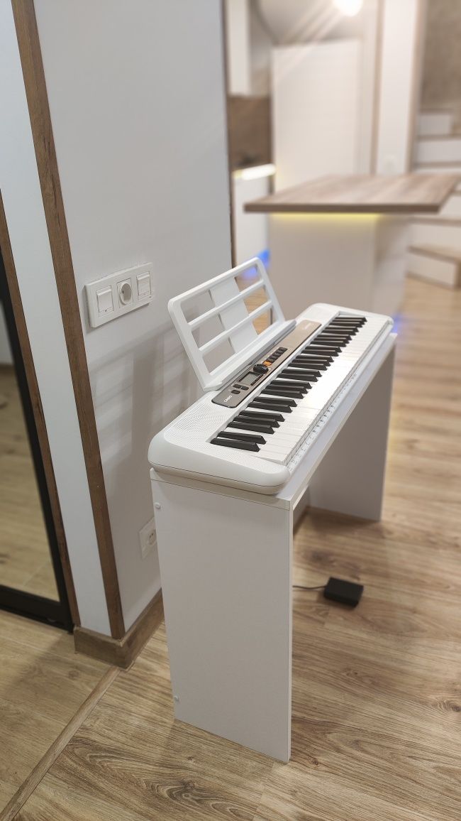 Casio ct s200  білий навчальний  синтезатор міні піаніно