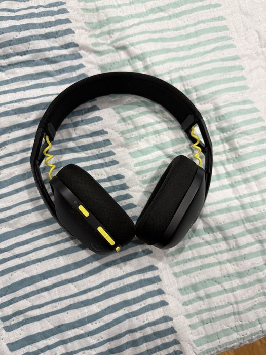 Fones Logitech G435