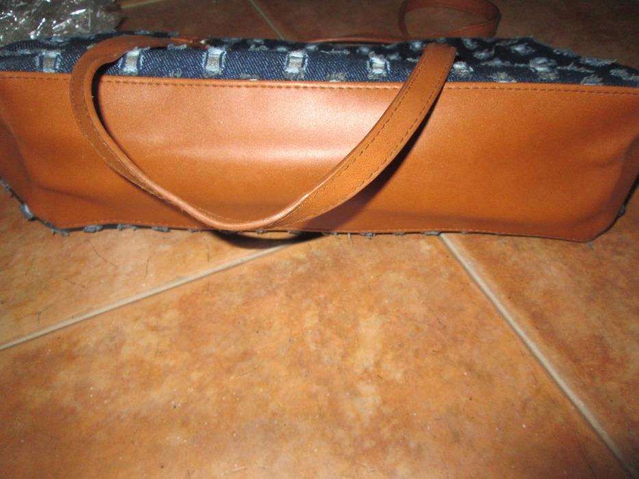 Malas em pele e ganga