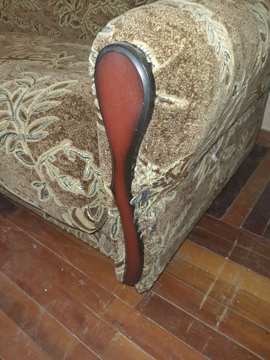 Диван, стан задовільний