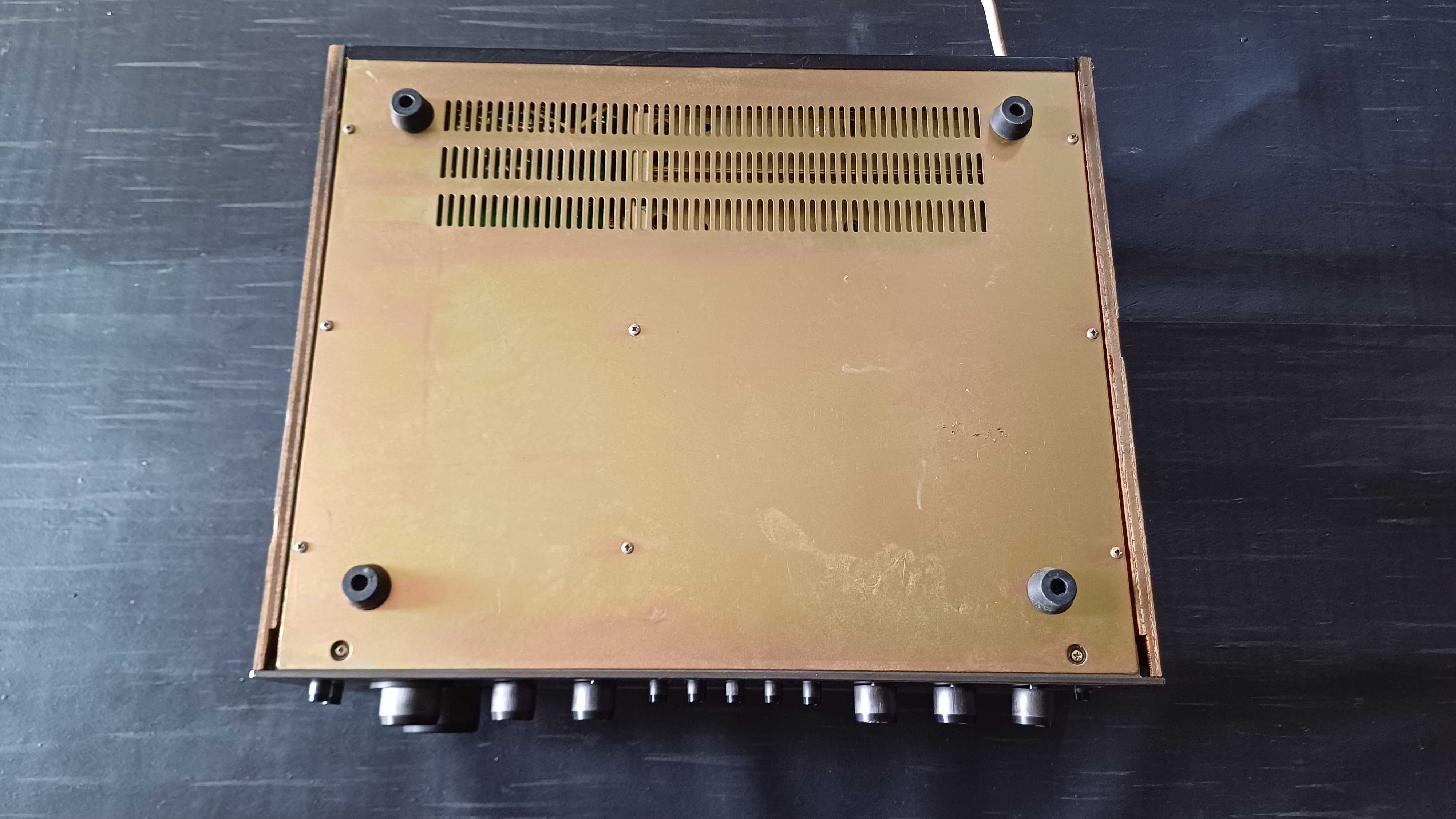 Wzmacniacz audio tuner FM NAD 7030