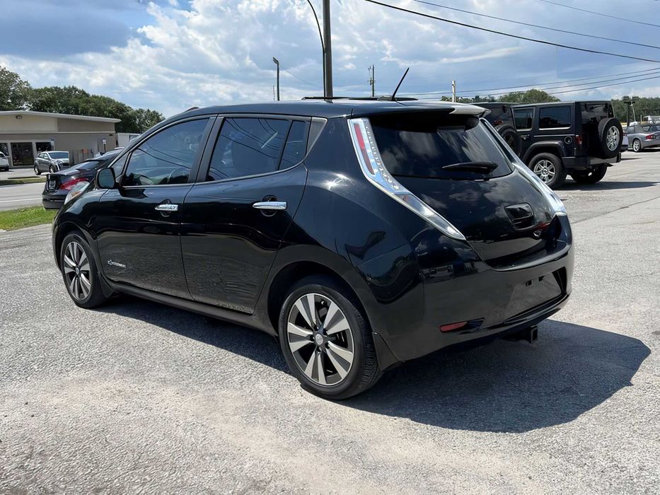 Nissan LEAF      2015