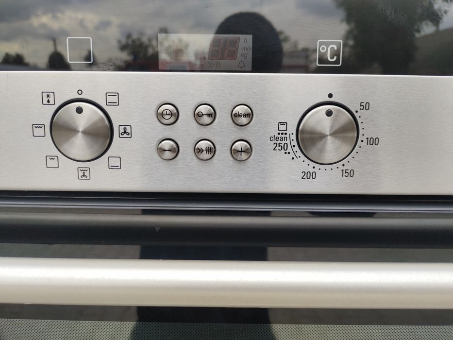 Духовка під вмонтування Siemens, з Європи.. Ідеальний стан.