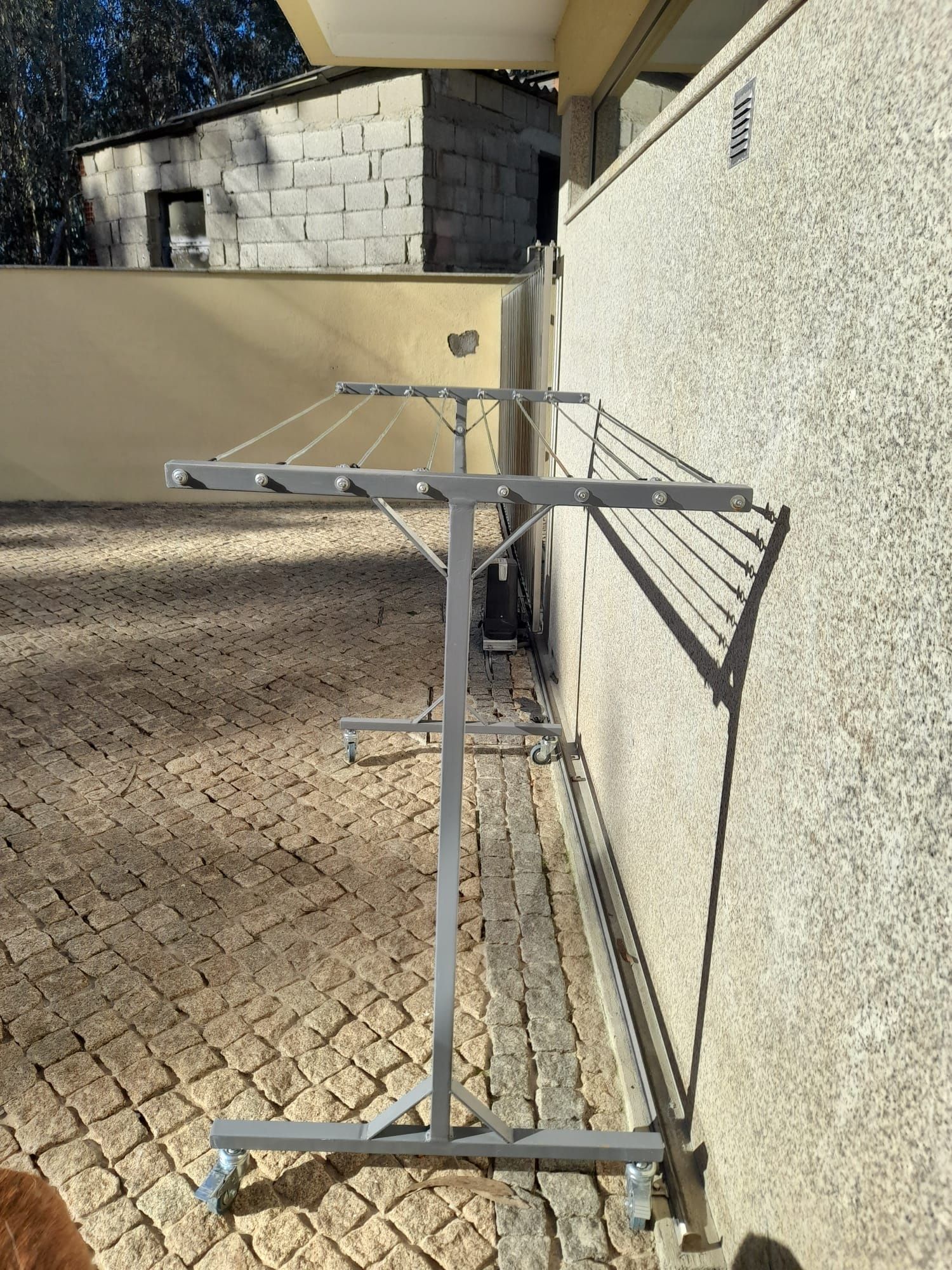 Vendo estendal galvanizado. Disponível em vários tamanhos