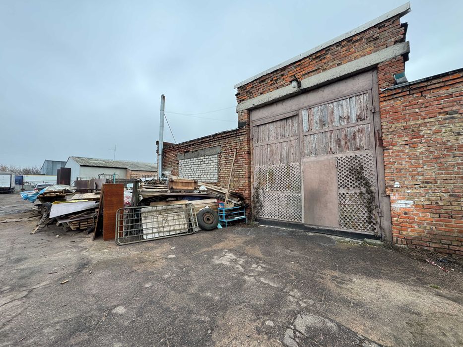 Комерційне приміщення під склад/виробництво в мікрорайоні "Зелений"