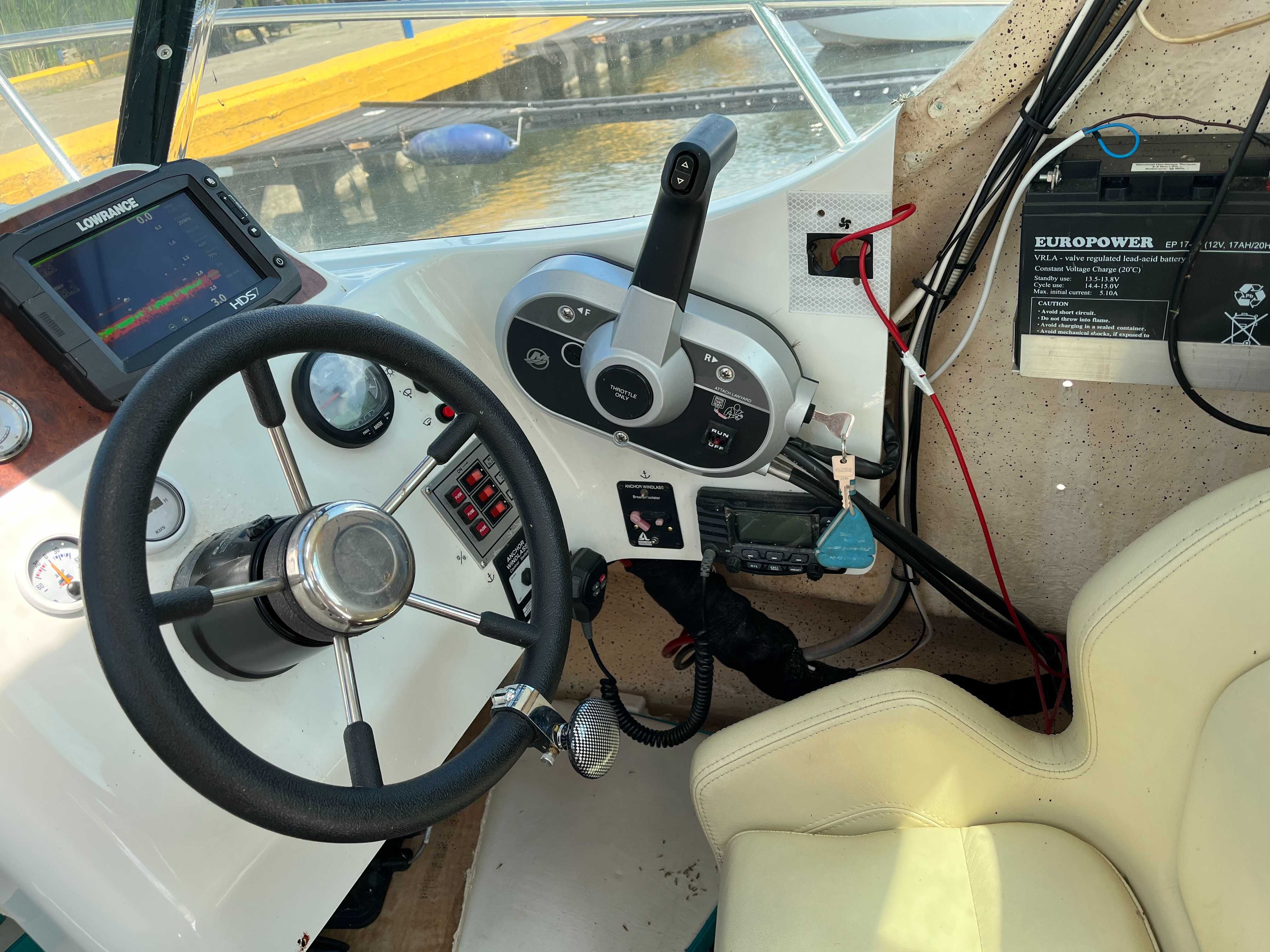 Quicksilver Pilothouse 560