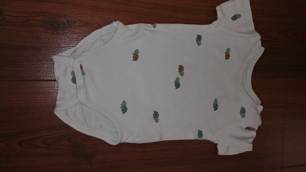 Body z krótkim rękawem