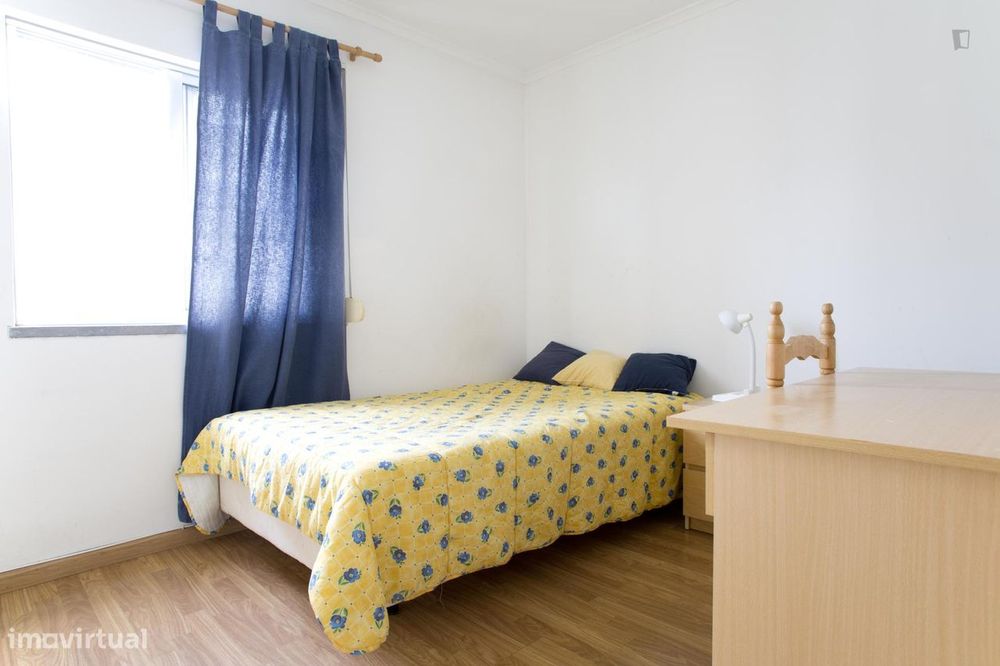 49675 - Quarto com cama de solteiro, com casa...