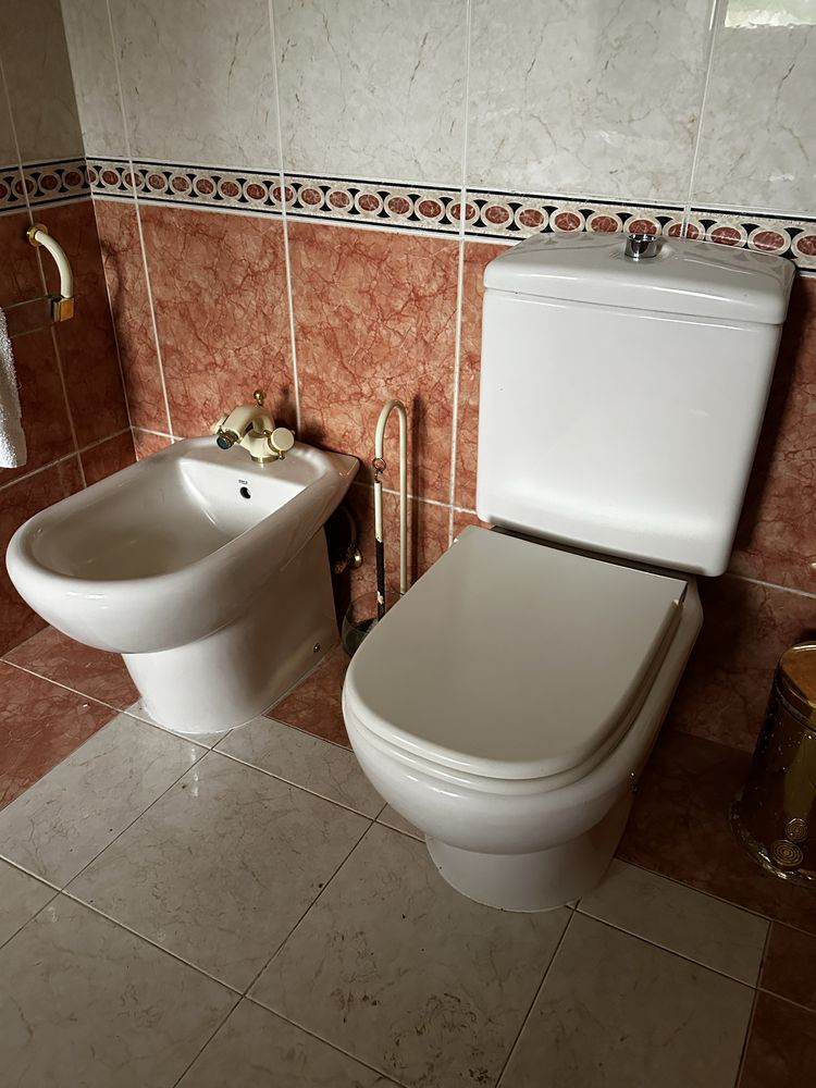 Wc com Banheira jacuzzi hidromassagem