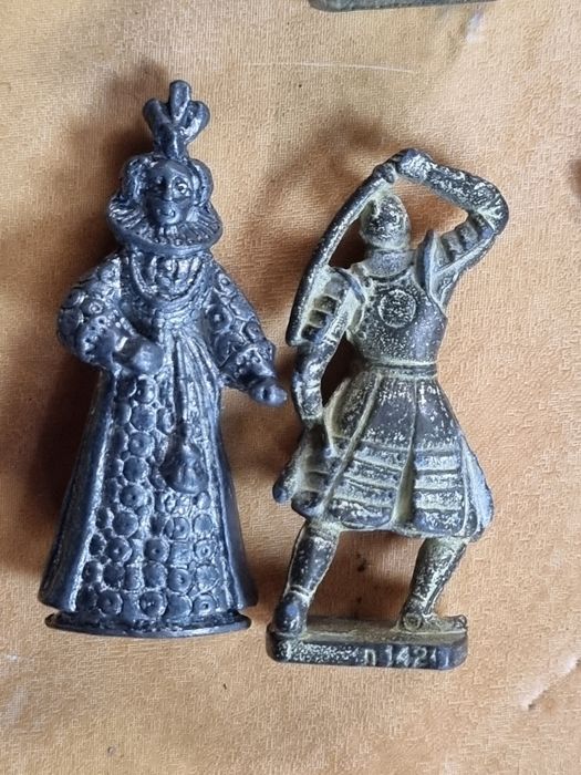 23 metalowe figurki żołnierzyki, król, armata, smok inne