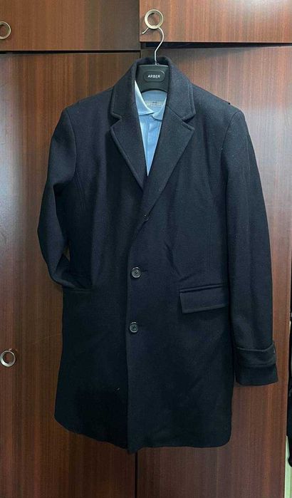 Чоловіче пальто сине та чорне