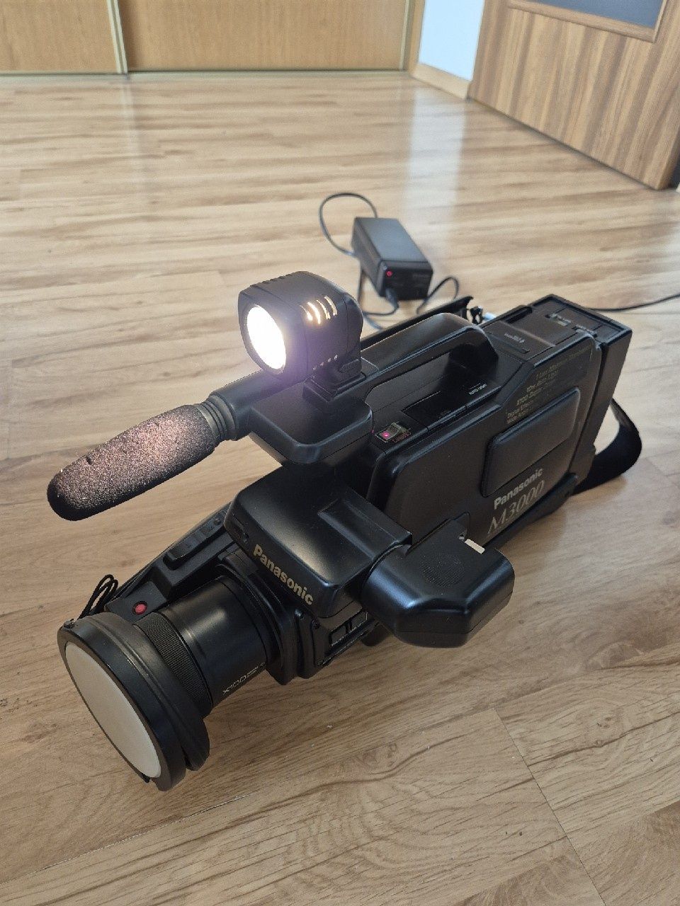 Kamera VHS Panasonic M3000 + akcesoria