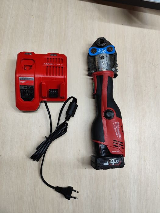 Milwaukee M12  Пресс акумуляторний Мілвоке оригінал