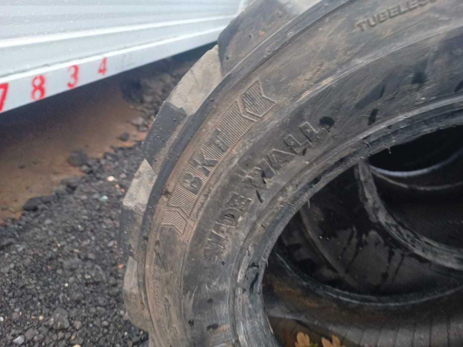 Opona przemysłowa 27x10.50-15 BKT ładowarka Cat Bobcat Gehl Mustang