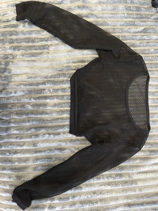 Топ з довгим рукавом у сіточку