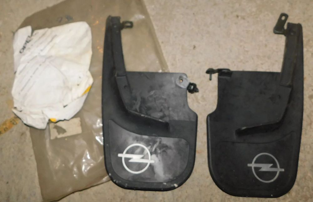 chlapacze tył OPEL OMEGA A LIFT SEDAN KOMBI 91-94