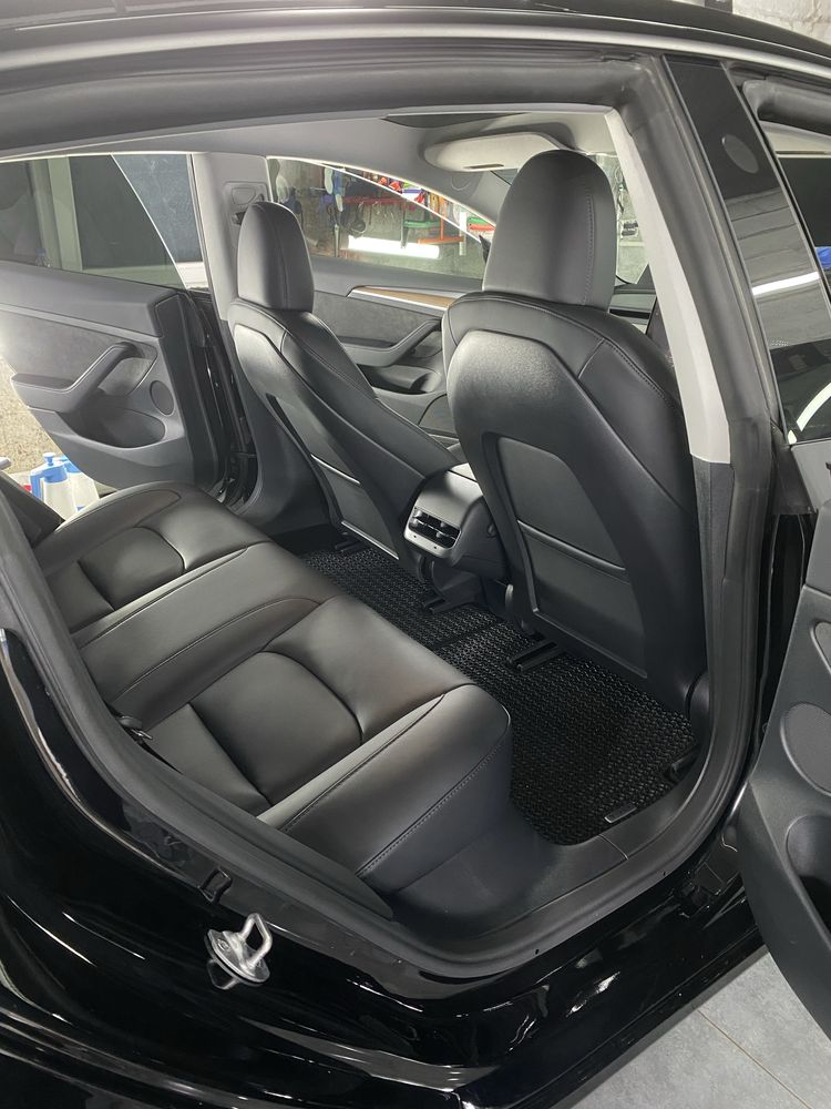 Tesla Model 3 2023 року Rest