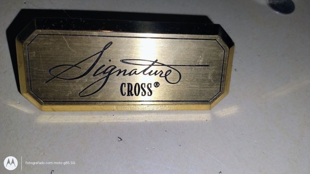 Placa caneta Cross em metal 8x3 cm