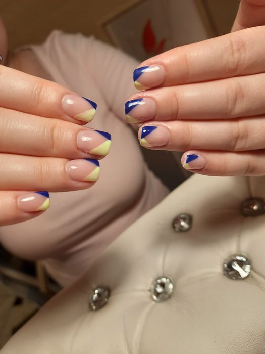 Манікюр педикюр нарощування нігтів