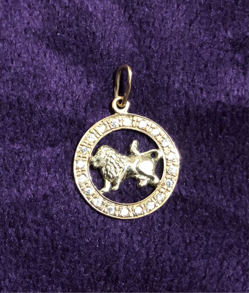 Золотой кулон знак зодиака Лев с цирконами, 585 пробы.