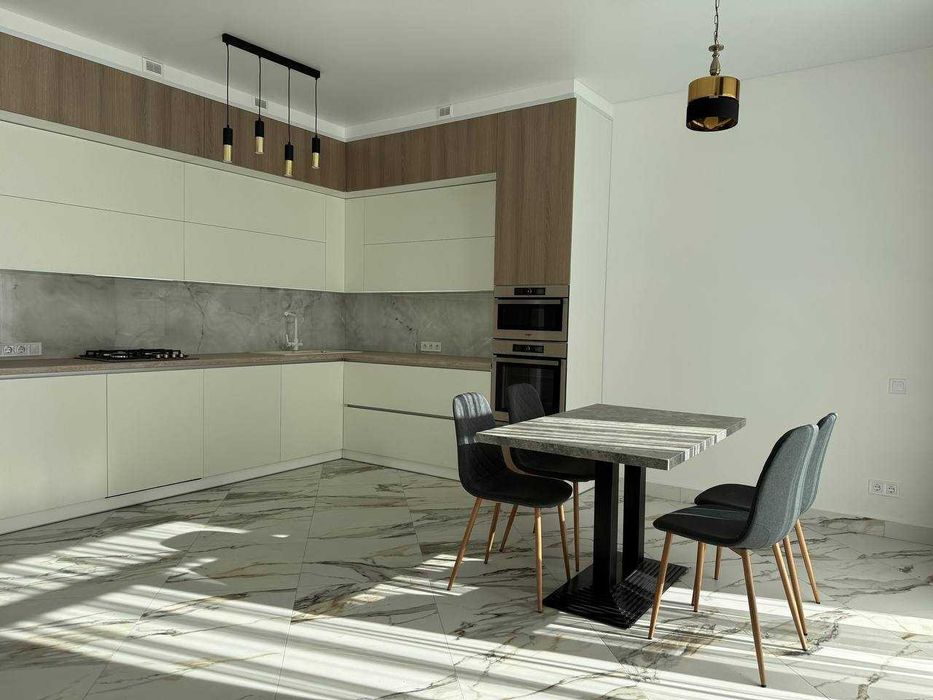 Продаж котеджу с.Малехів з сучасним ремонтом