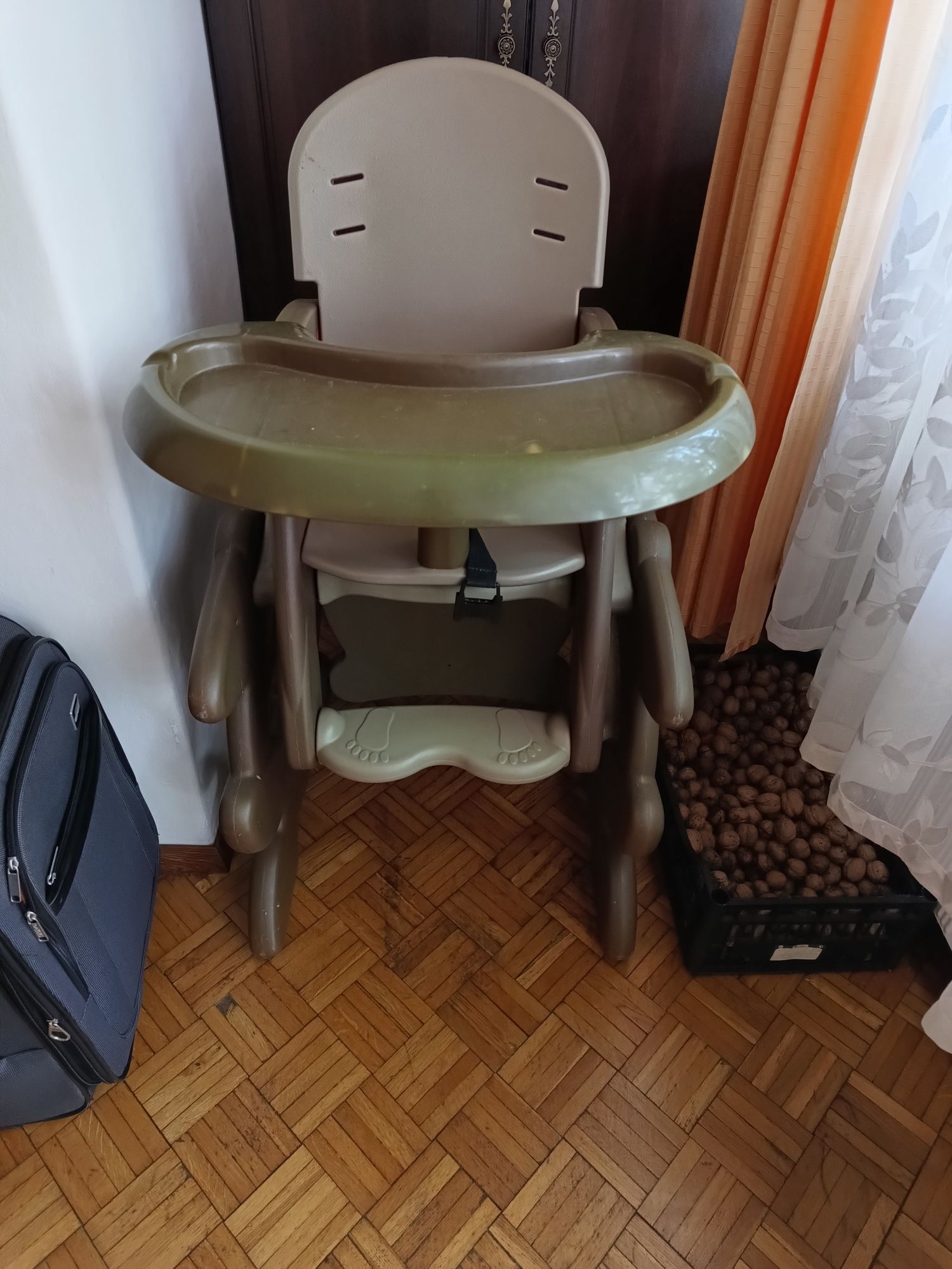 Krzesełko ze stoliczkiem