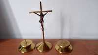 Krzyż stojący, 2 świeczniki (mogą być na grube świeczki)