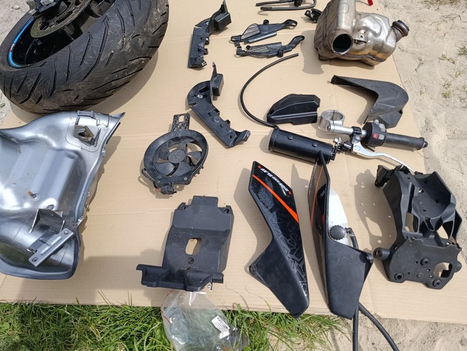 Części część KTM Adventure Duke 790 ADV 18 – 23 r bak koło plastiki L1