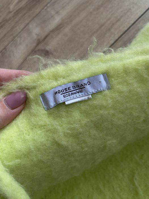 Gruby szalik limonkowy z frędzlami