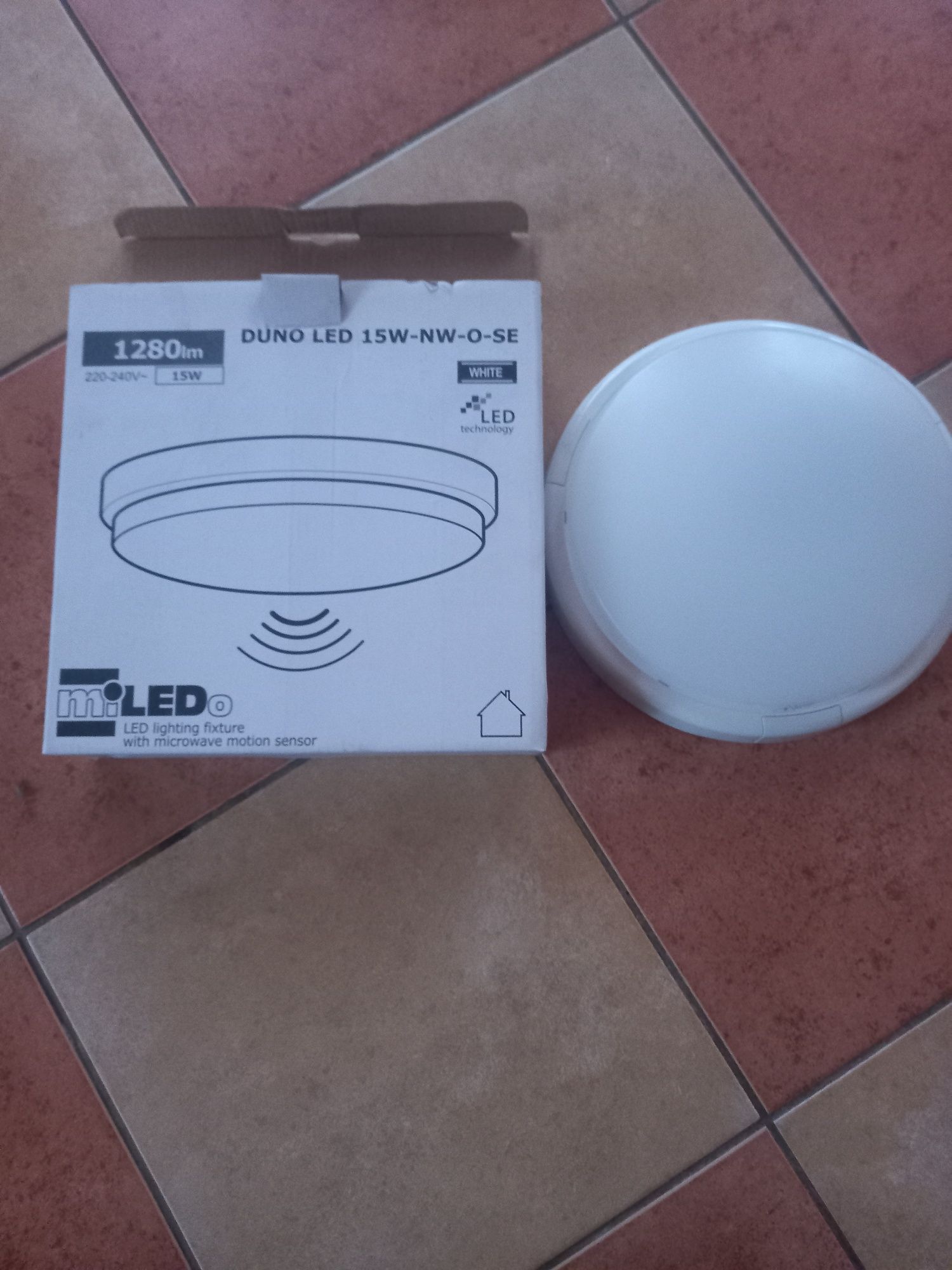 Lampa led z czujnikiem ruchu plafon