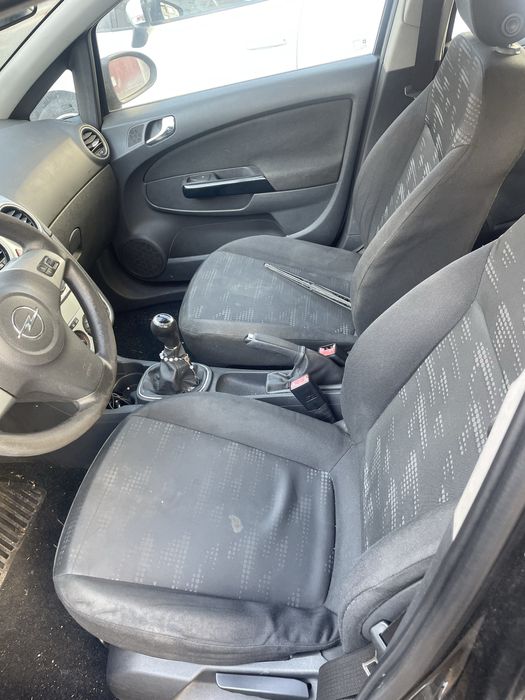 Carro a venda precisa de alguns ajustes