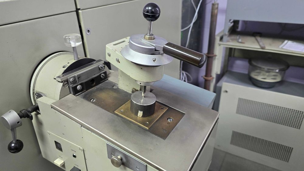 Продам оптичний вакуумний спектрометр ДФС-51 Б/В