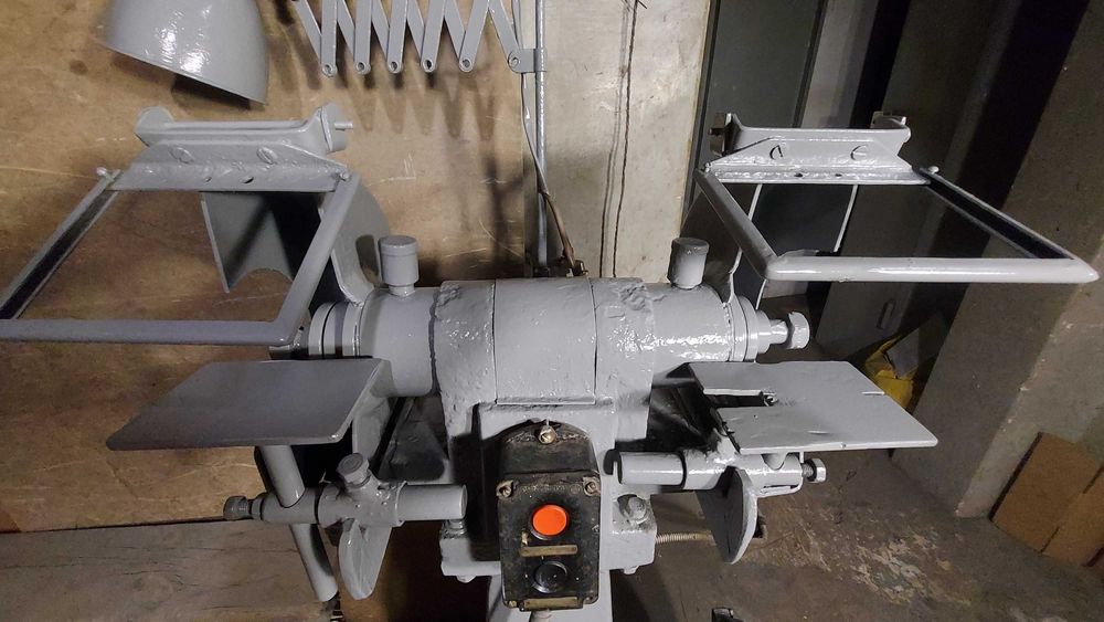 Заточной, наждак, точильный. литой, двухсторонний. СССР.