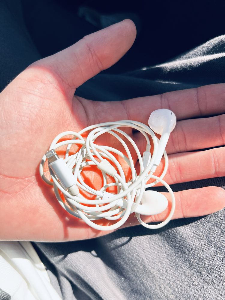 Наушники Apple iPod EarPods with Mic Lightning